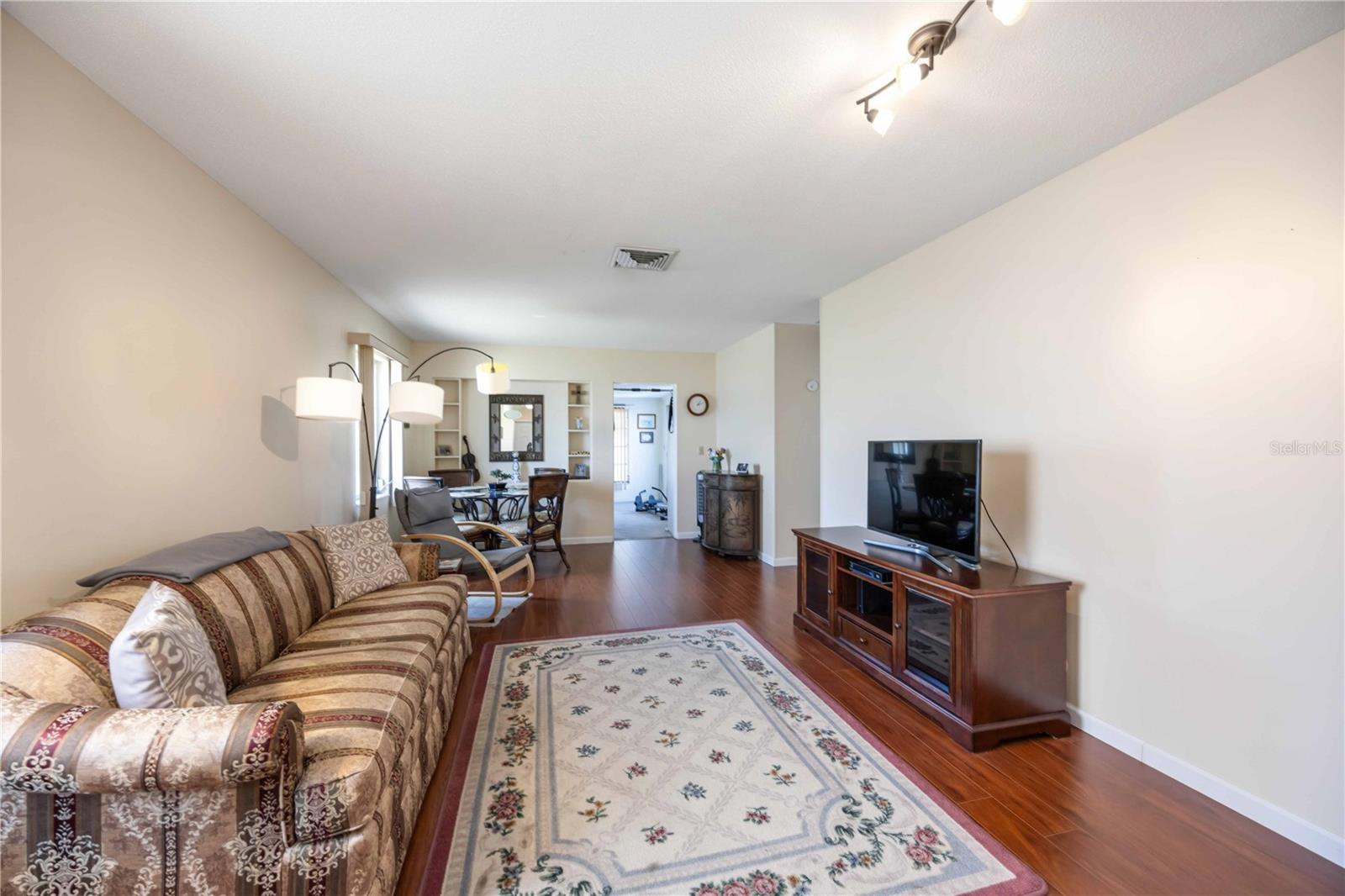 PARKWAY VILLAS - Residential