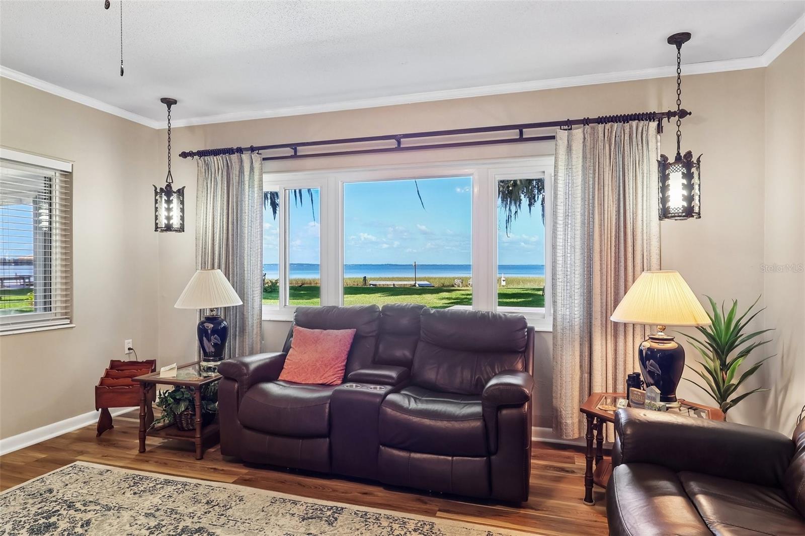 ROD N REEL CLUB - Residential