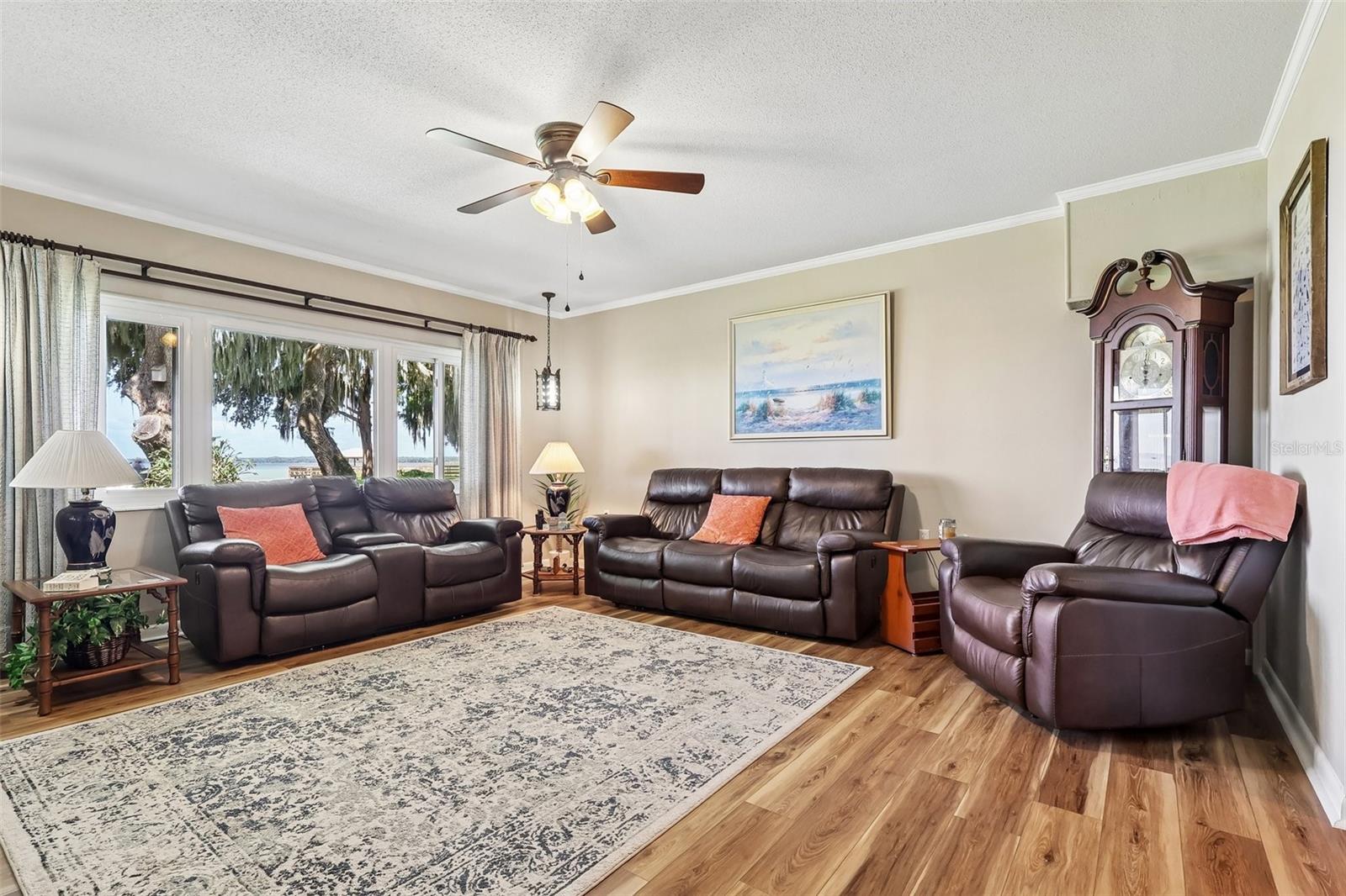 ROD N REEL CLUB - Residential