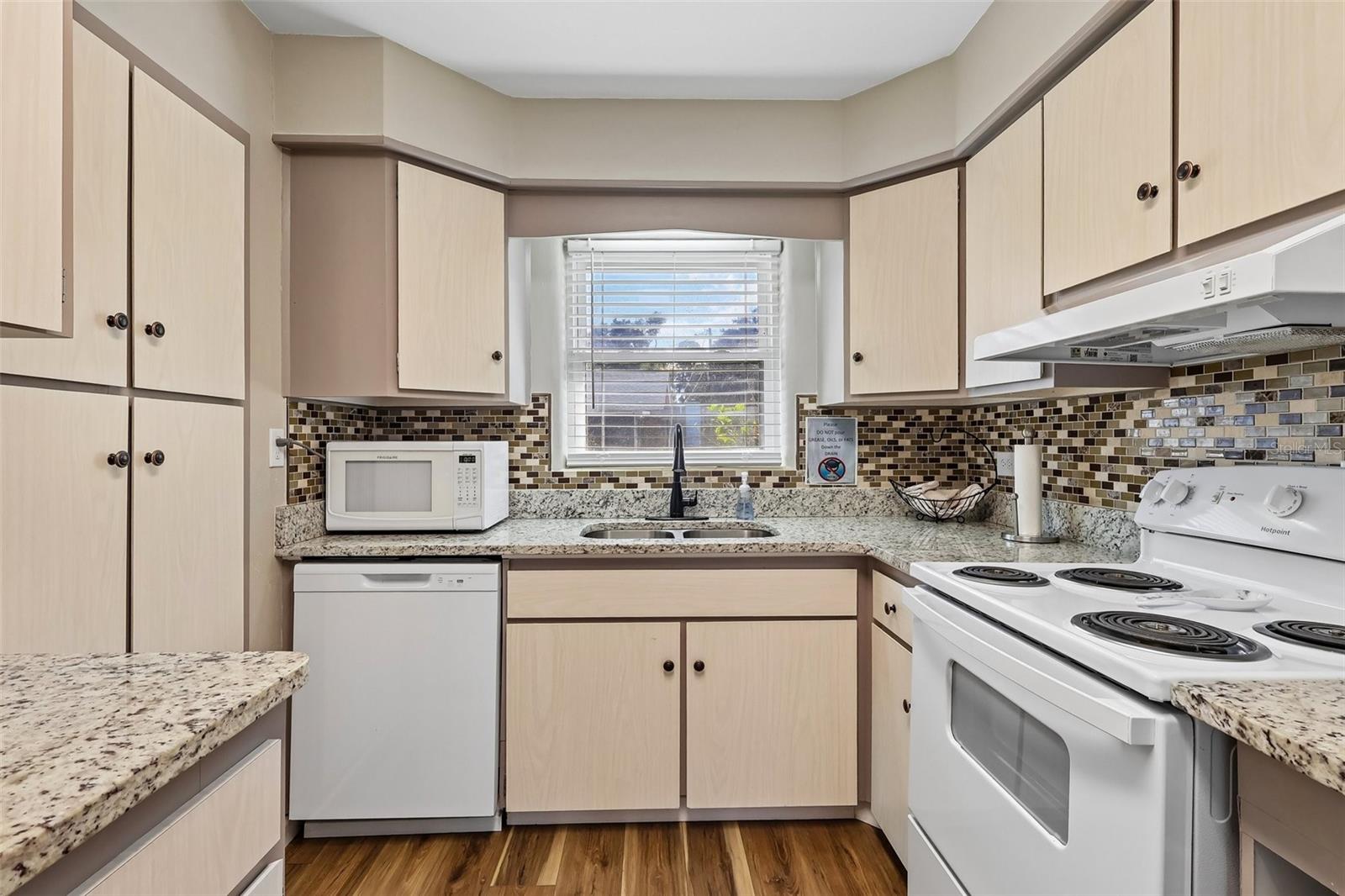 ROD N REEL CLUB - Residential