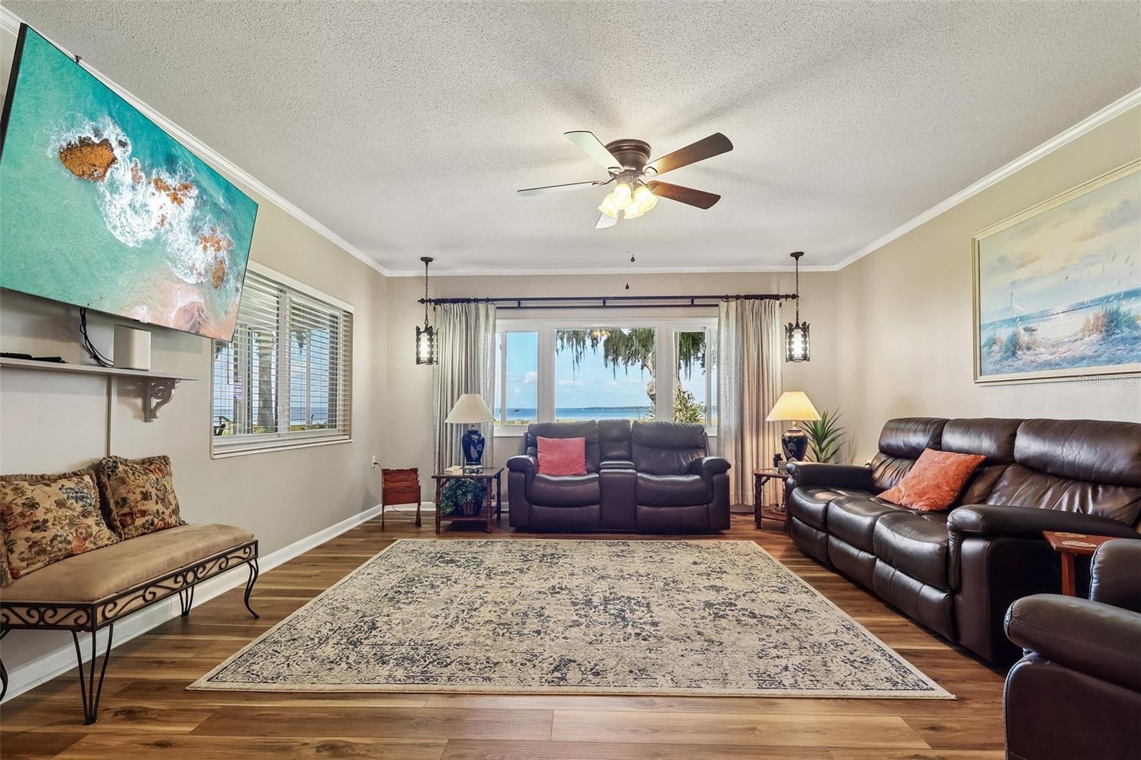 ROD N REEL CLUB - Residential