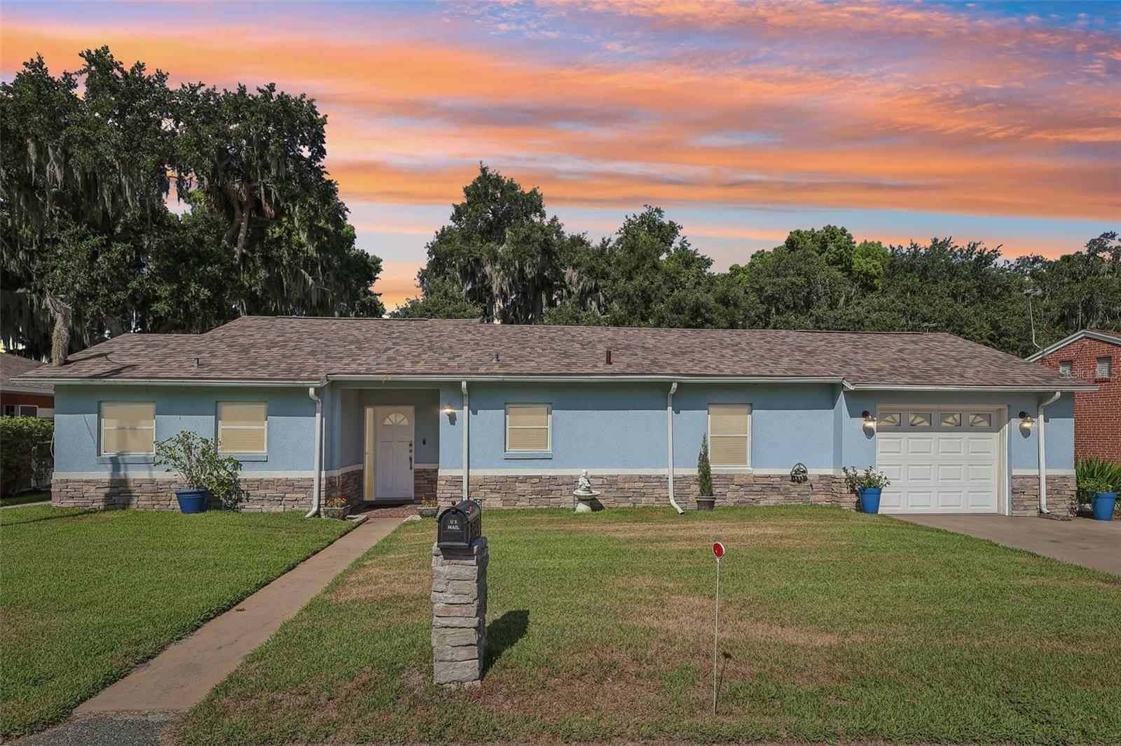ROD N REEL CLUB - Residential