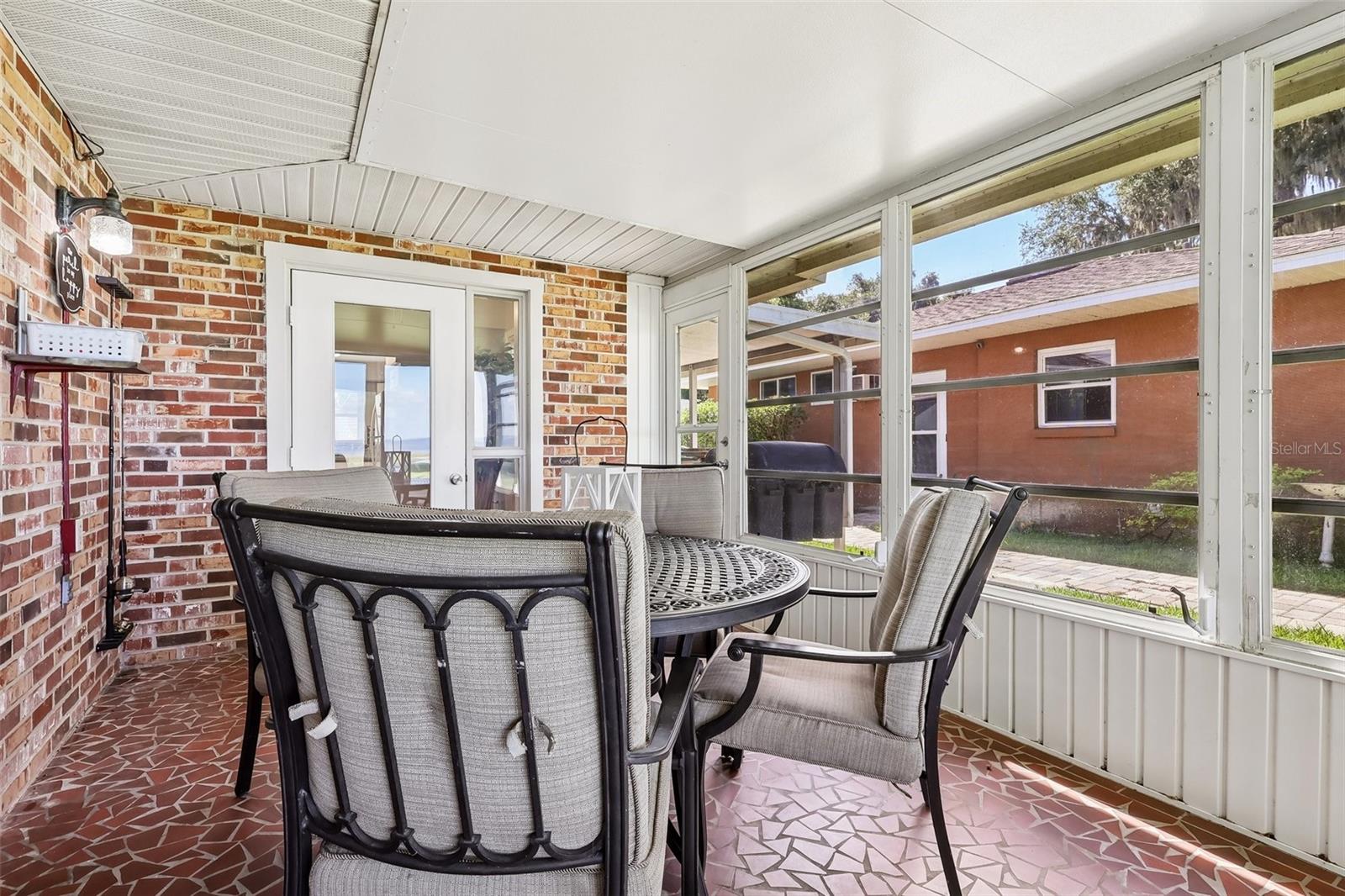 ROD N REEL CLUB - Residential