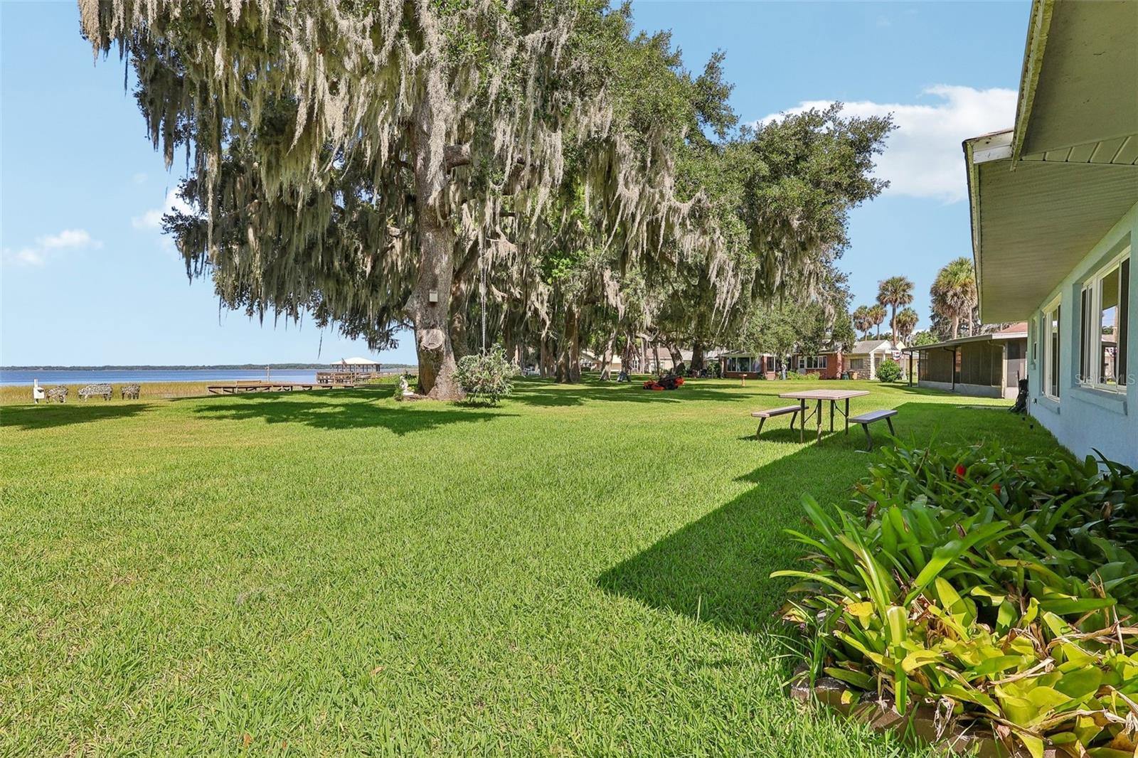 ROD N REEL CLUB - Residential
