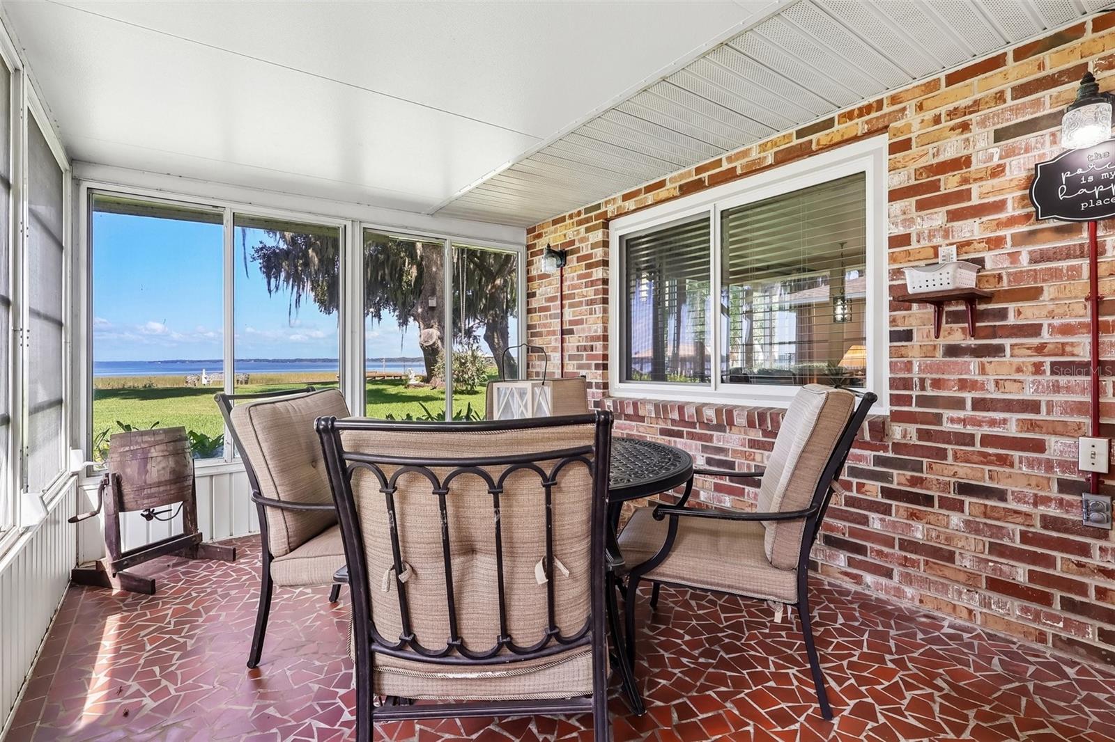 ROD N REEL CLUB - Residential