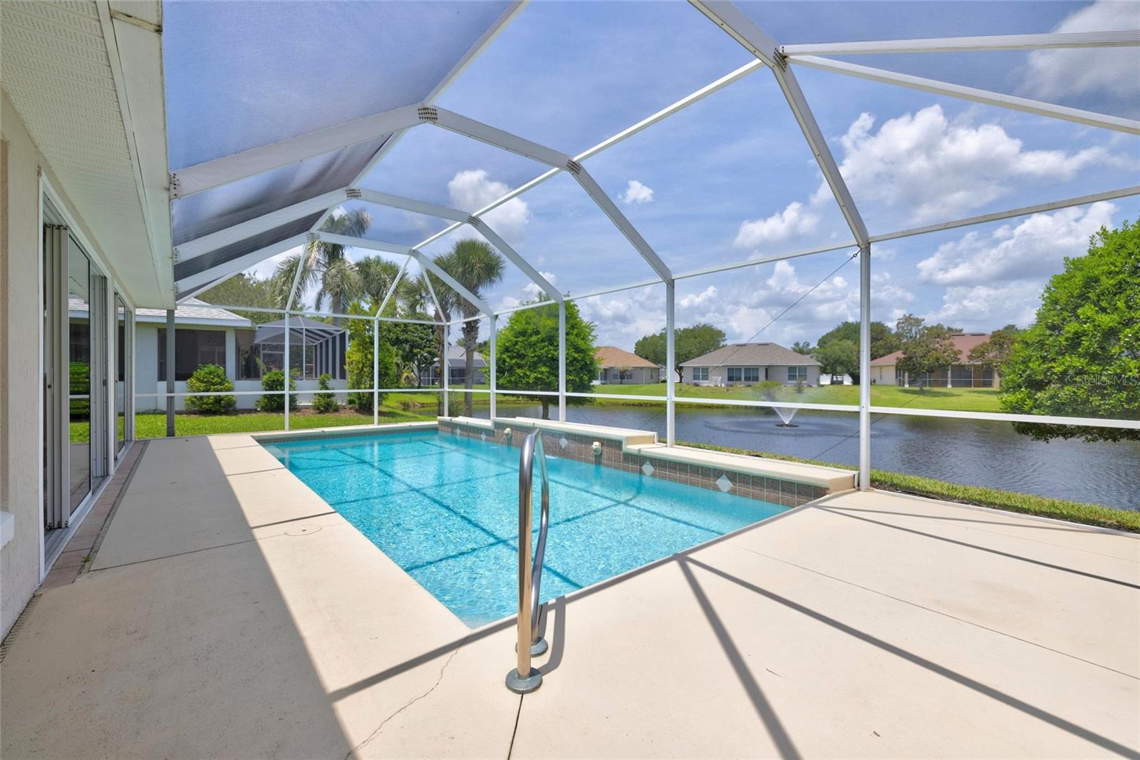COMMODORE'S CLUB - Residential