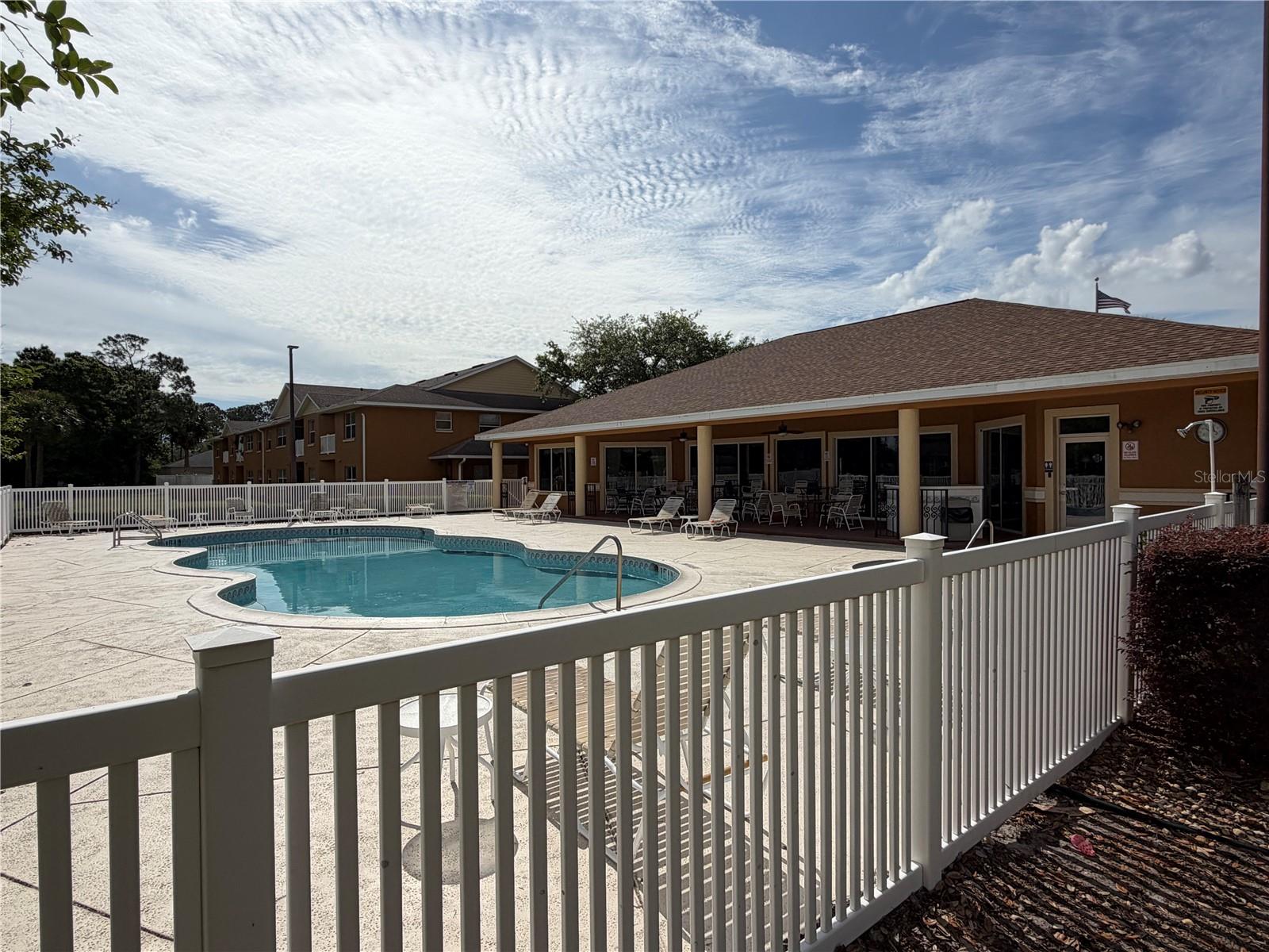 PALM POINTE 1 - Residential