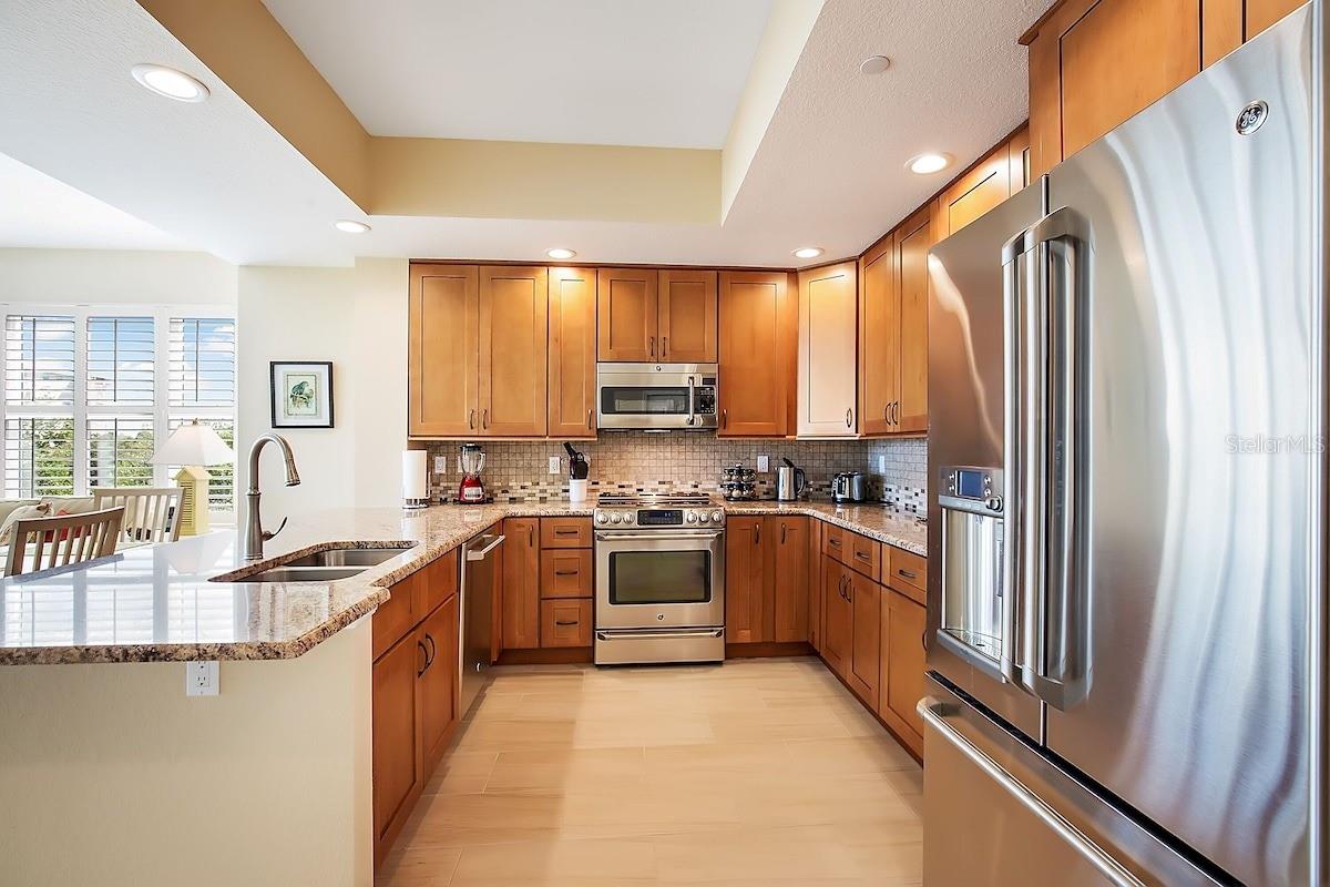 DOLPHIN KEY CONDO - Residential