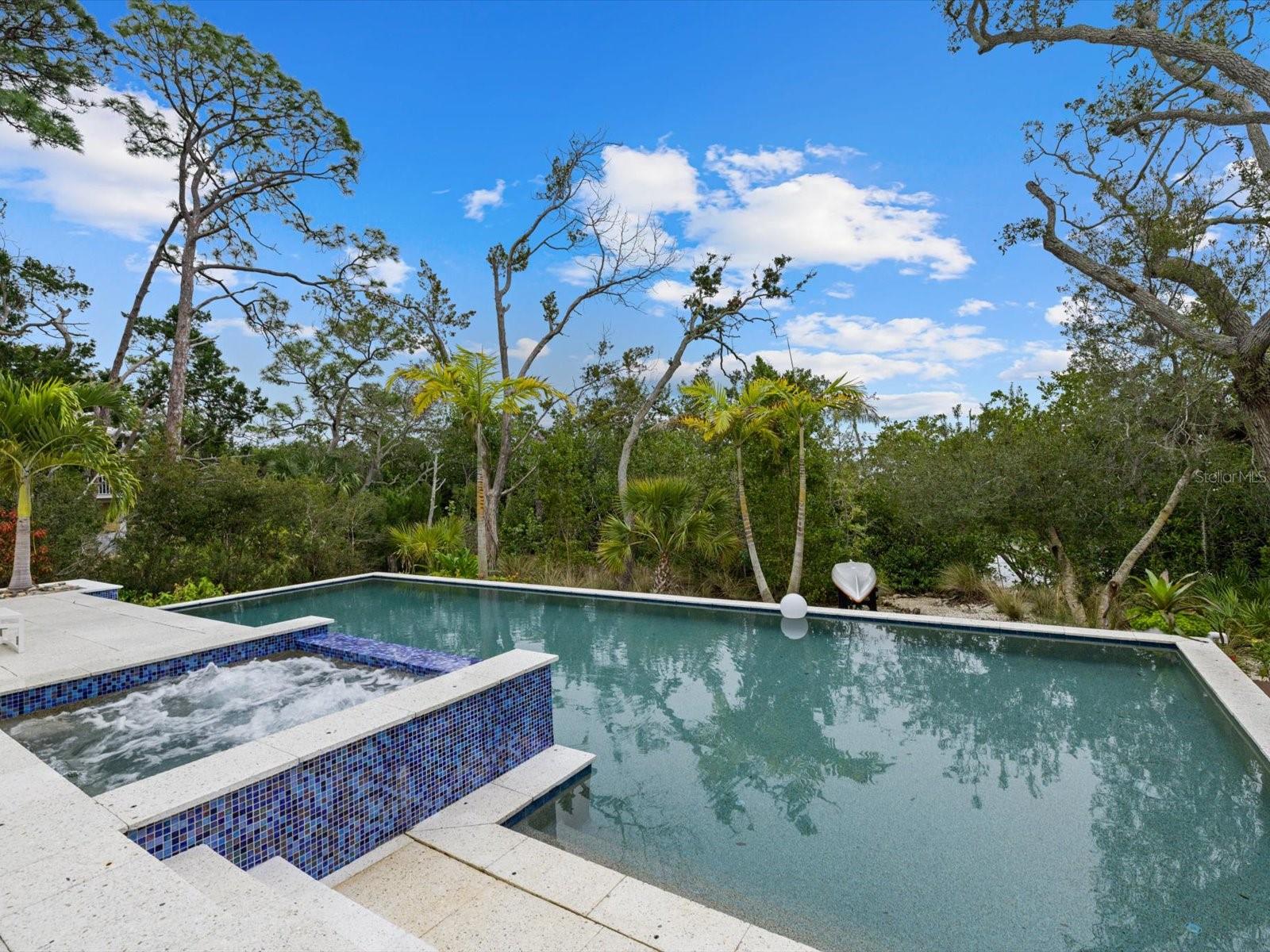 EAGLE POINT CLUB THE - Residential