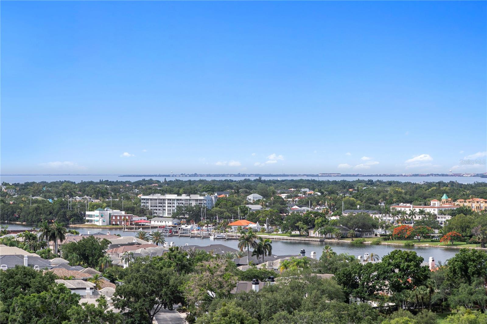 THE PLAZA HARBOUR ISLAND A CON - Residential
