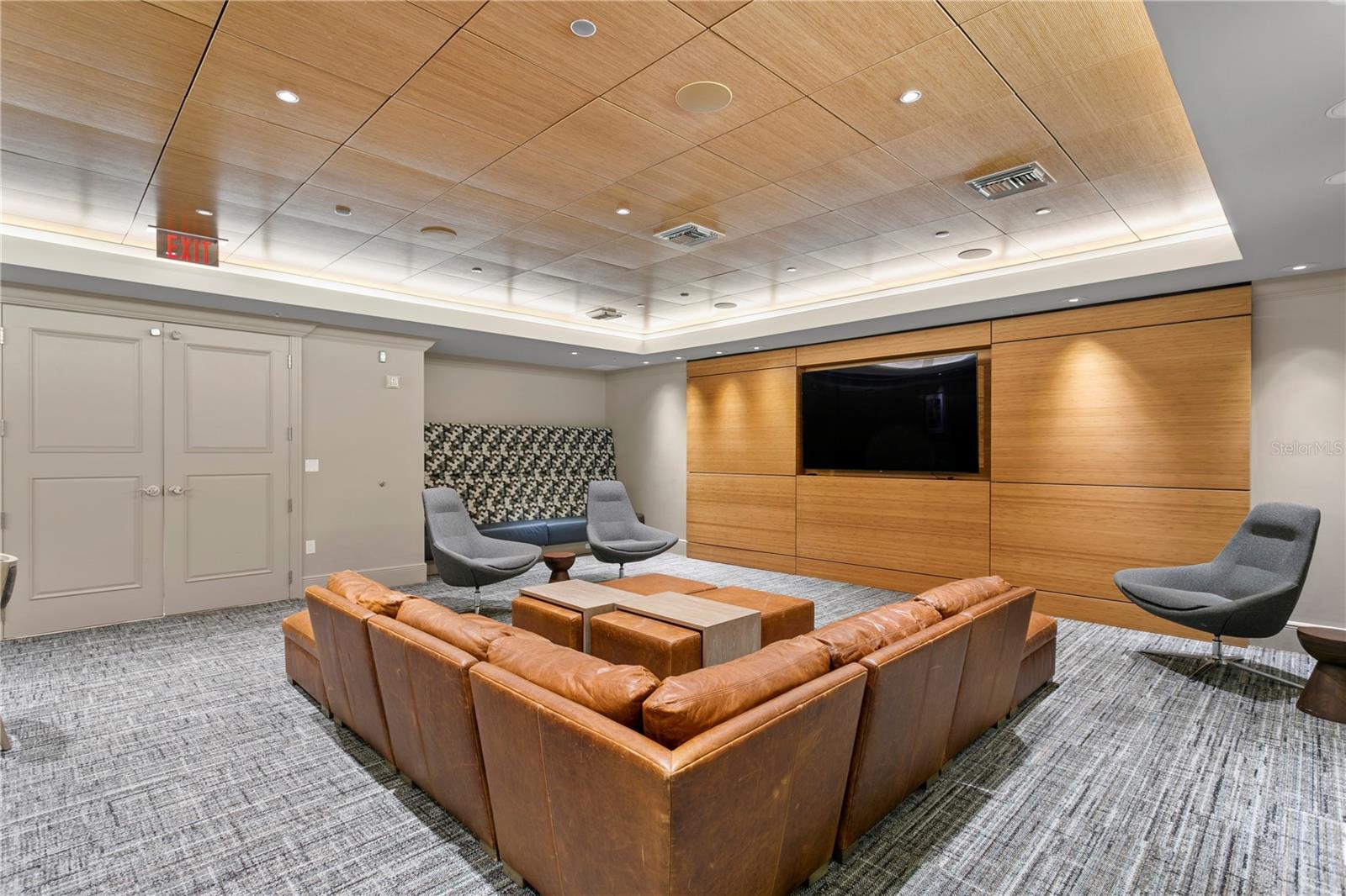 THE PLAZA HARBOUR ISLAND A CON - Residential