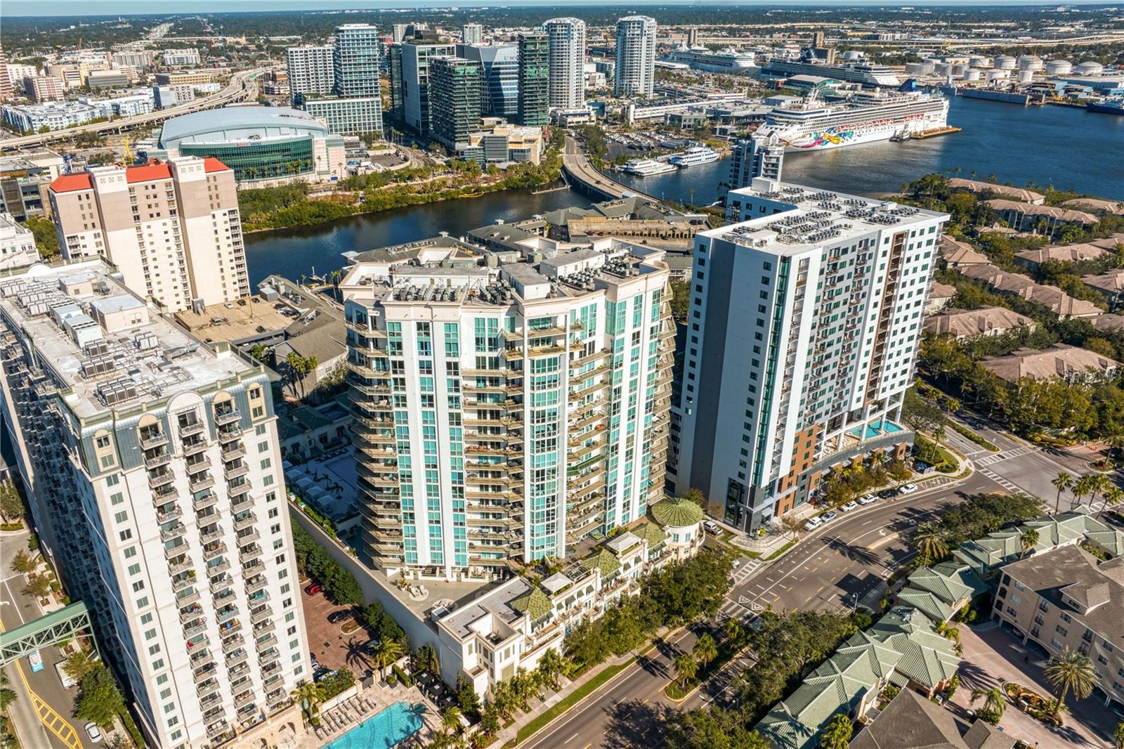THE PLAZA HARBOUR ISLAND A CON - Residential