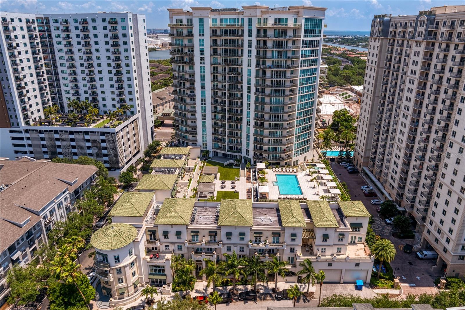 THE PLAZA HARBOUR ISLAND A CON - Residential