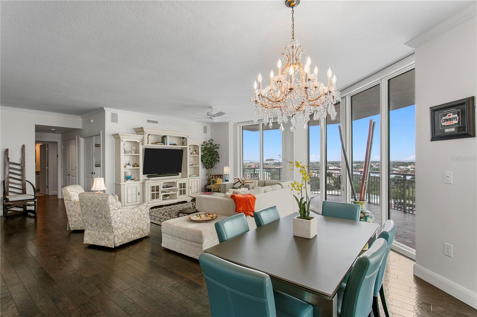 THE PLAZA HARBOUR ISLAND A CON - Residential