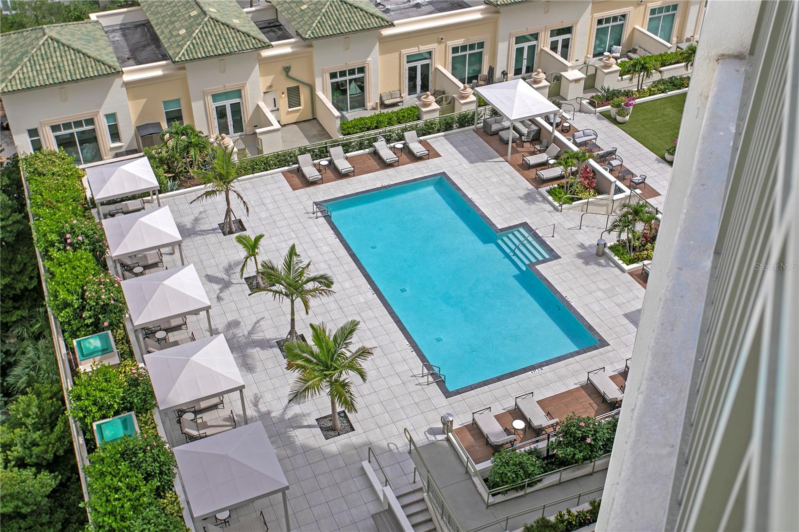 THE PLAZA HARBOUR ISLAND A CON - Residential