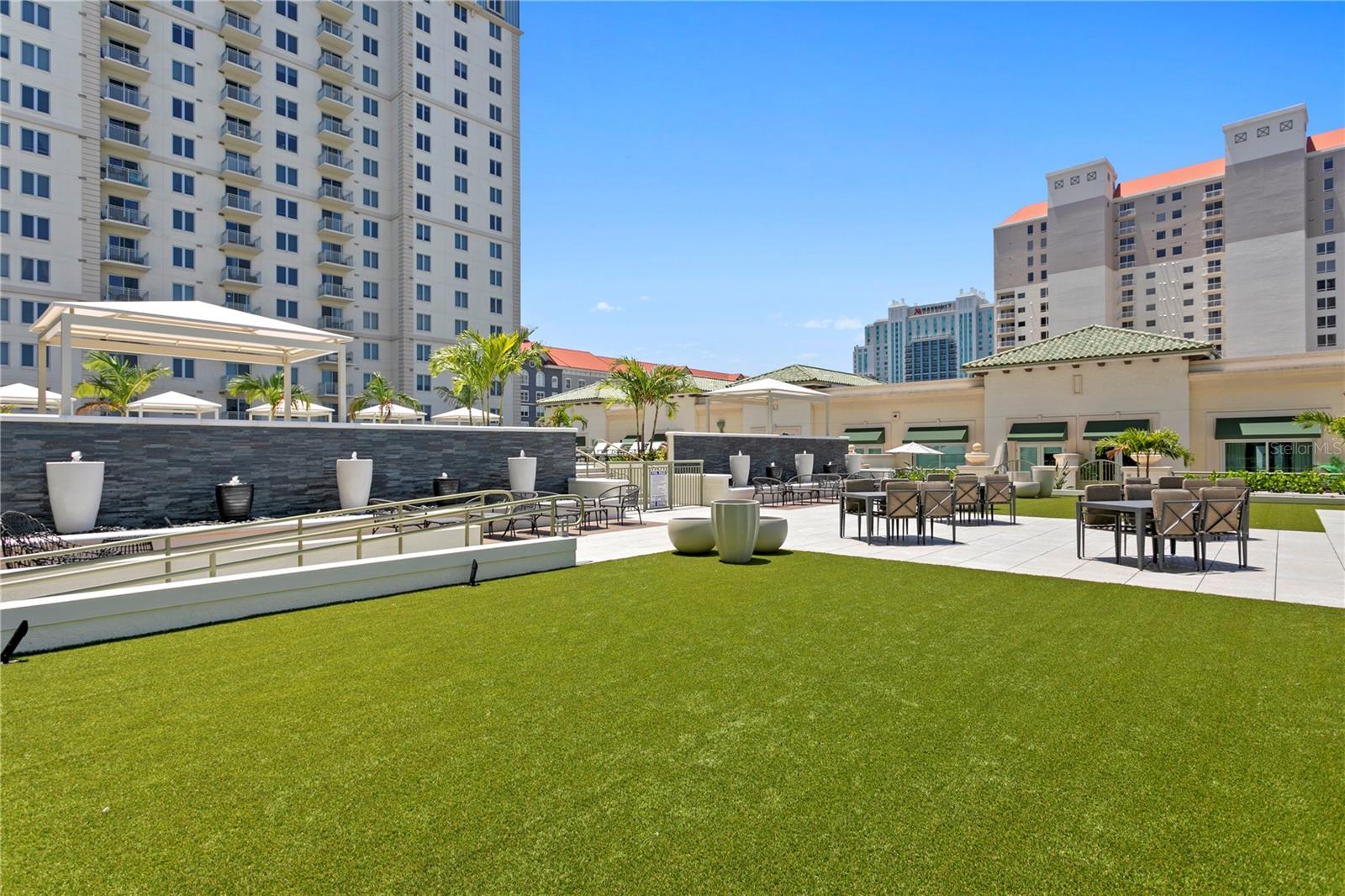 THE PLAZA HARBOUR ISLAND A CON - Residential