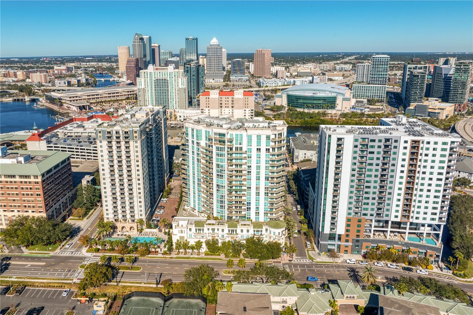 THE PLAZA HARBOUR ISLAND A CON - Residential