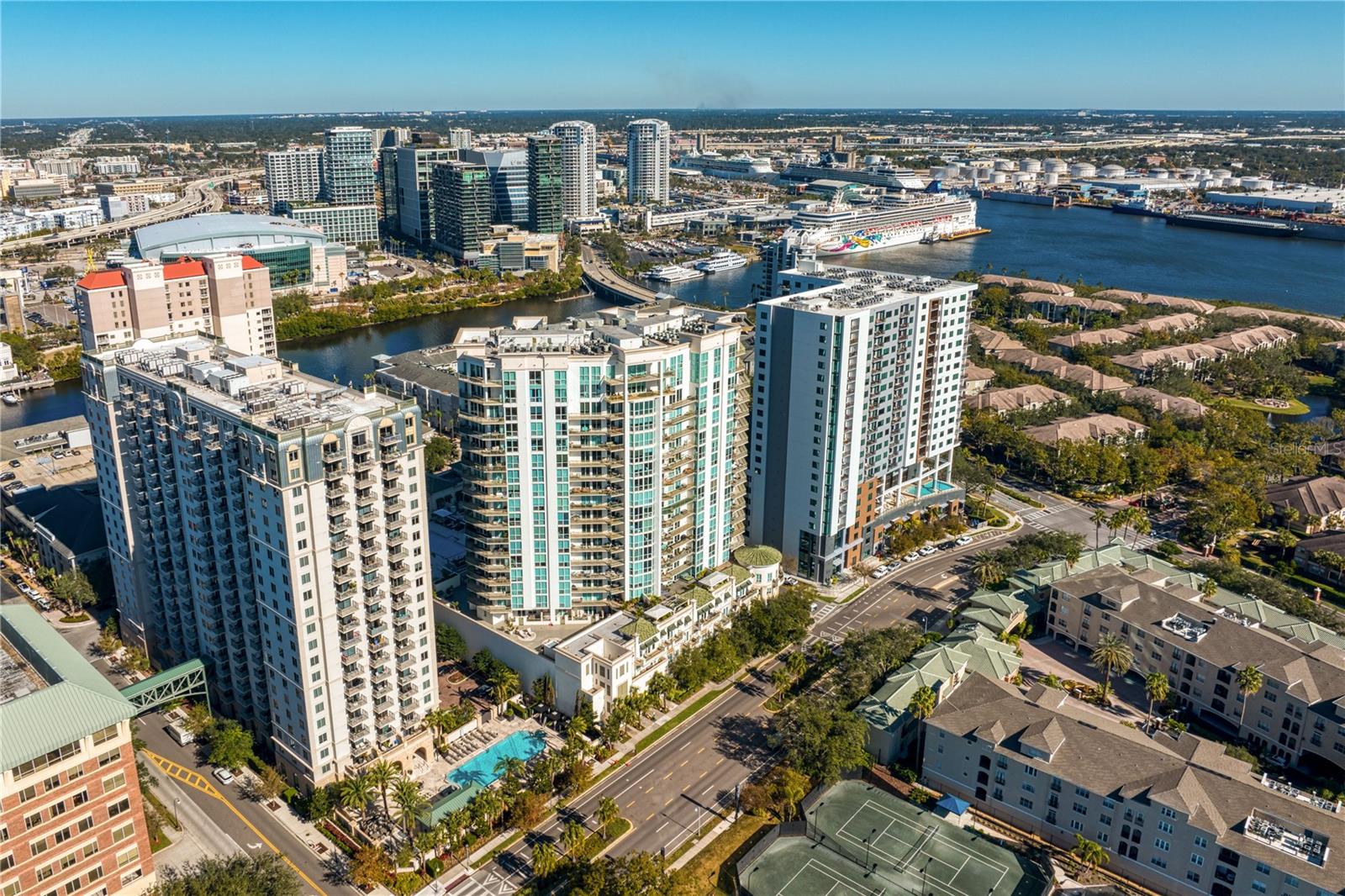 THE PLAZA HARBOUR ISLAND A CON - Residential