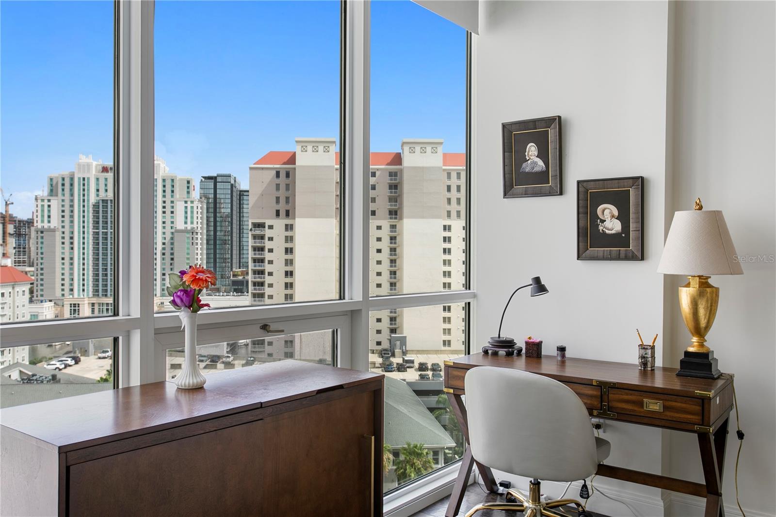 THE PLAZA HARBOUR ISLAND A CON - Residential
