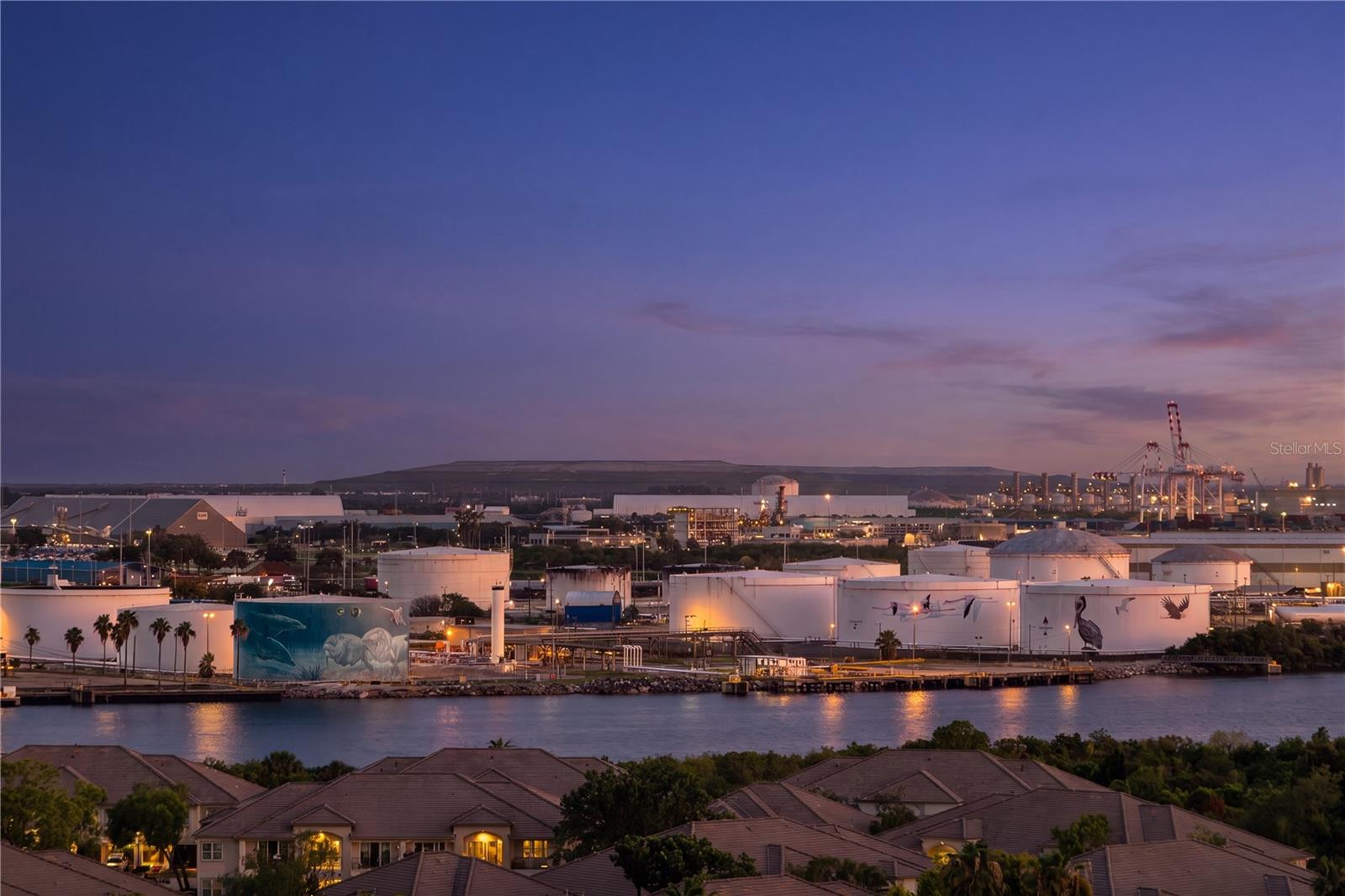 THE PLAZA HARBOUR ISLAND A CON - Residential