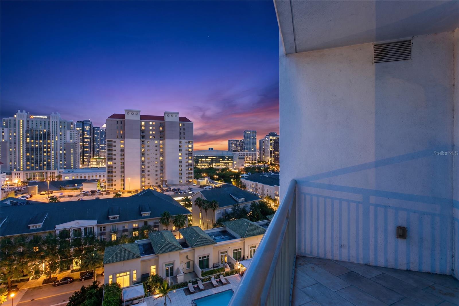 THE PLAZA HARBOUR ISLAND A CON - Residential