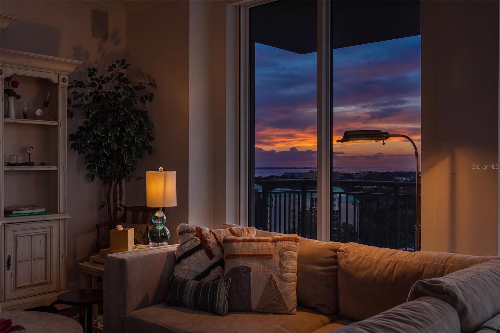THE PLAZA HARBOUR ISLAND A CON - Residential