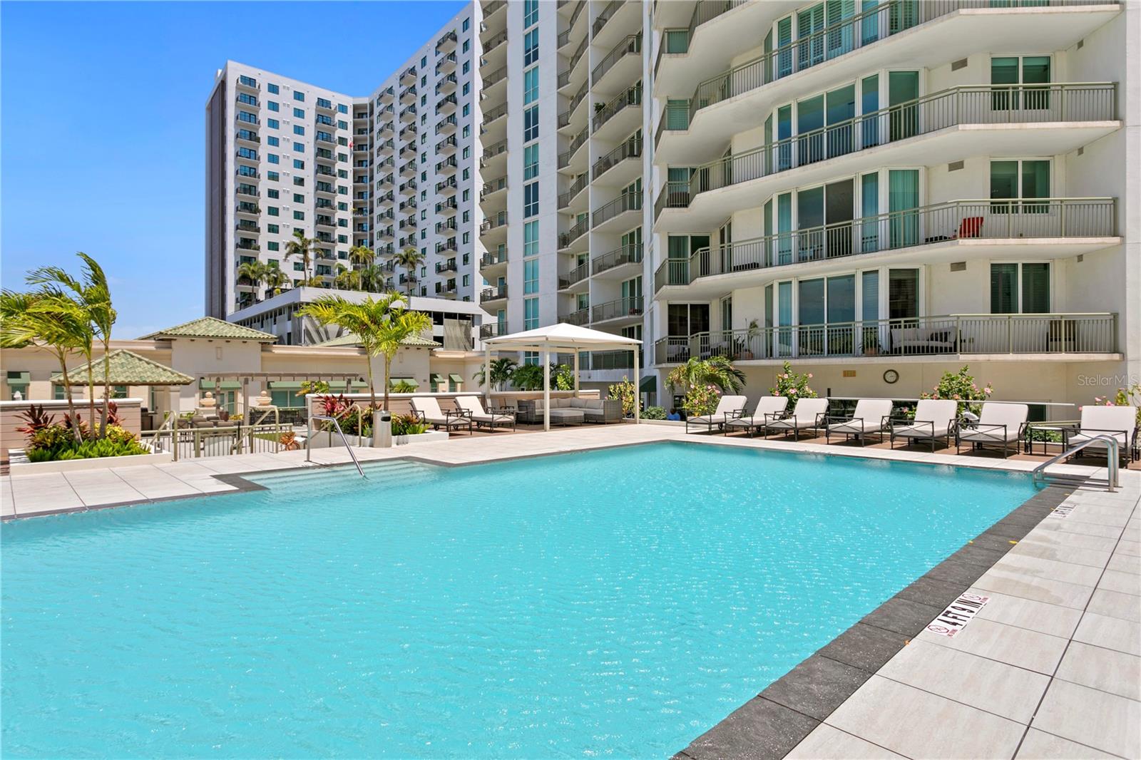 THE PLAZA HARBOUR ISLAND A CON - Residential