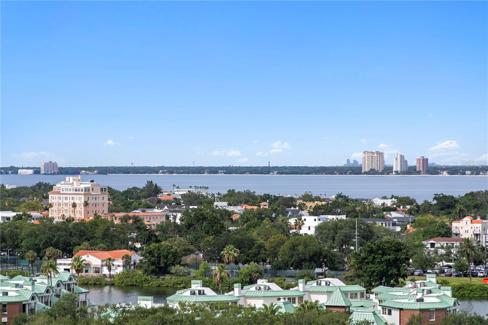 THE PLAZA HARBOUR ISLAND A CON - Residential