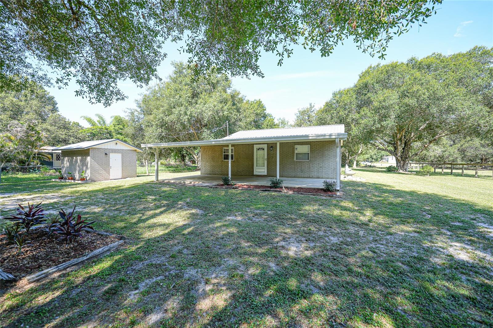 COUNTRY SHORES SEC 01 - Residential