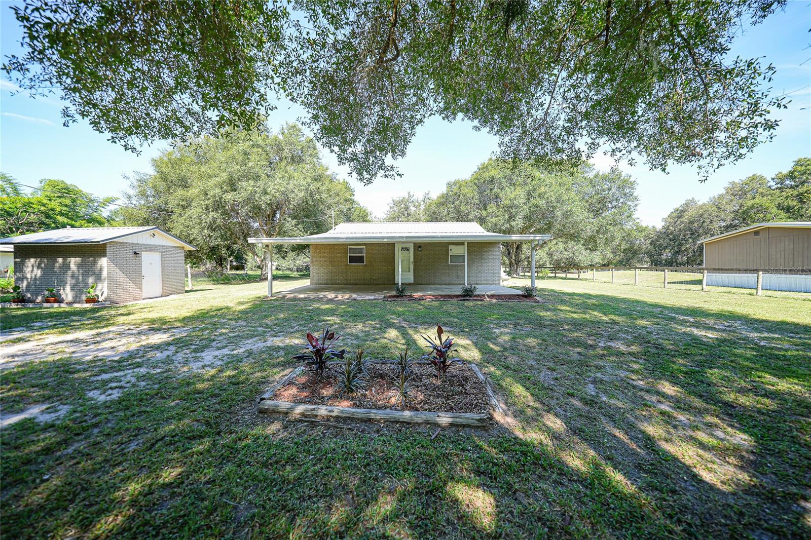COUNTRY SHORES SEC 01 - Residential