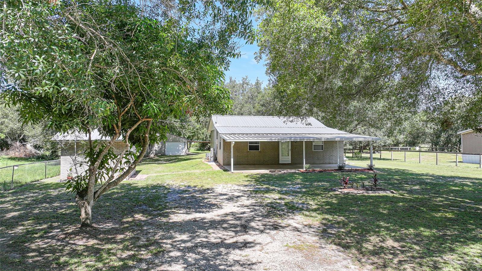 COUNTRY SHORES SEC 01 - Residential