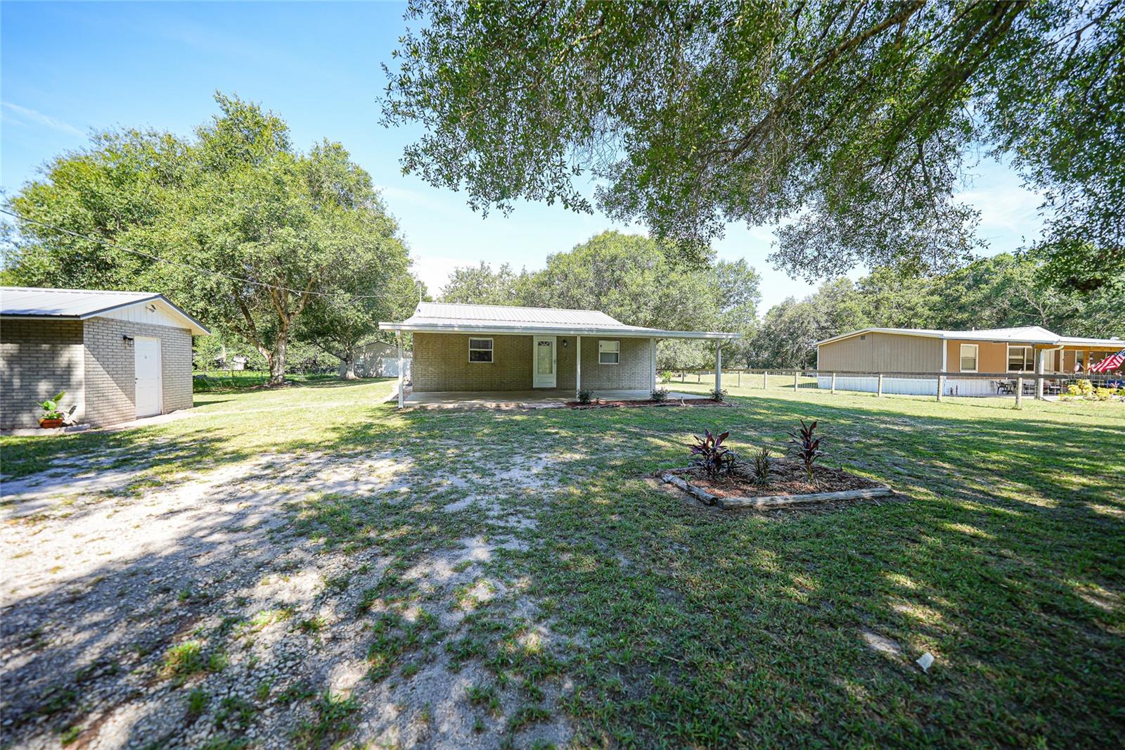 COUNTRY SHORES SEC 01 - Residential
