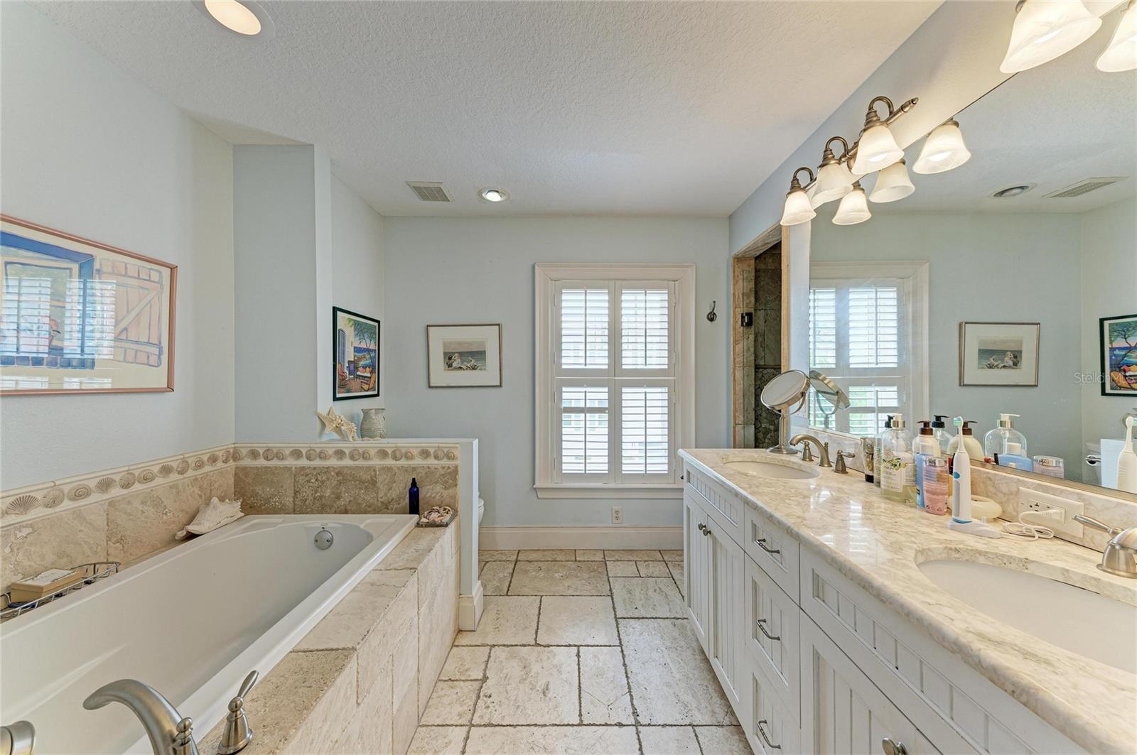 LONGBOAT KEY - Residential