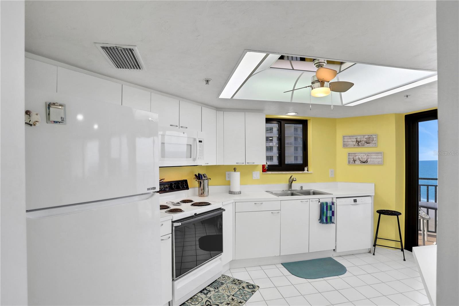 SHERWIN CONDO - Residential