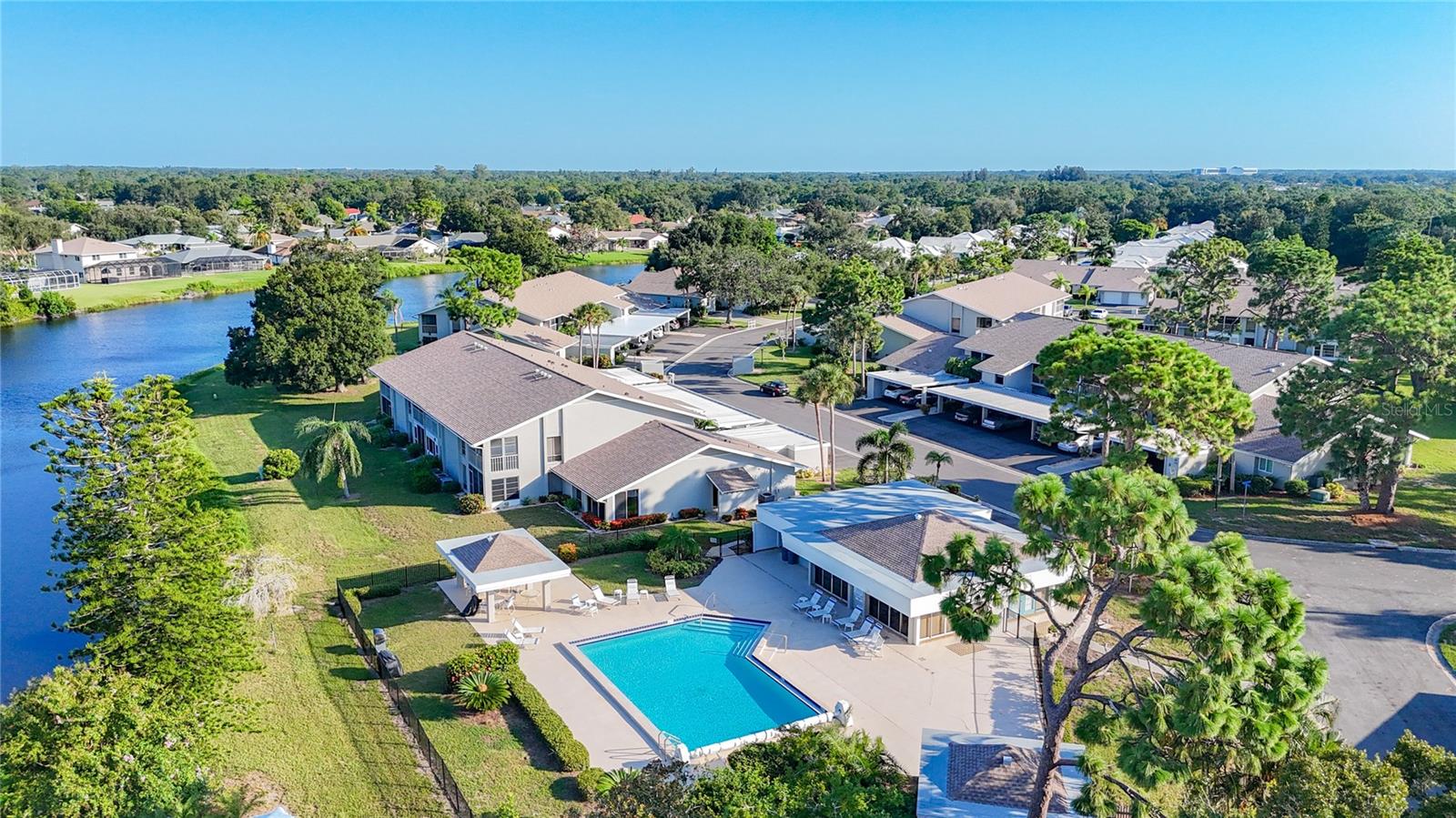 PINEBROOK LAKE CLUB PH 1 - Residential