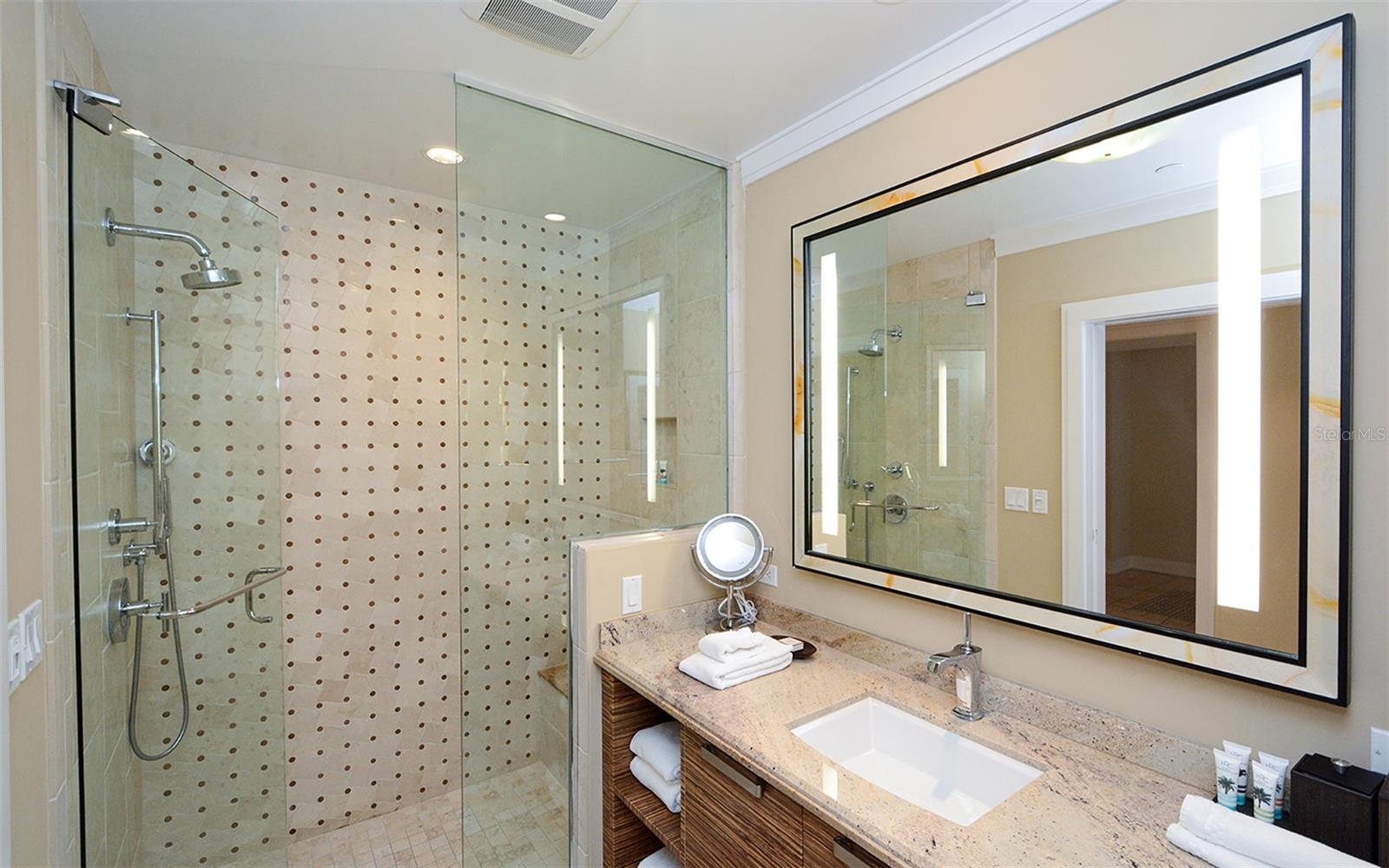 SIESTA KEY BEACH RESIDENCES - Residential