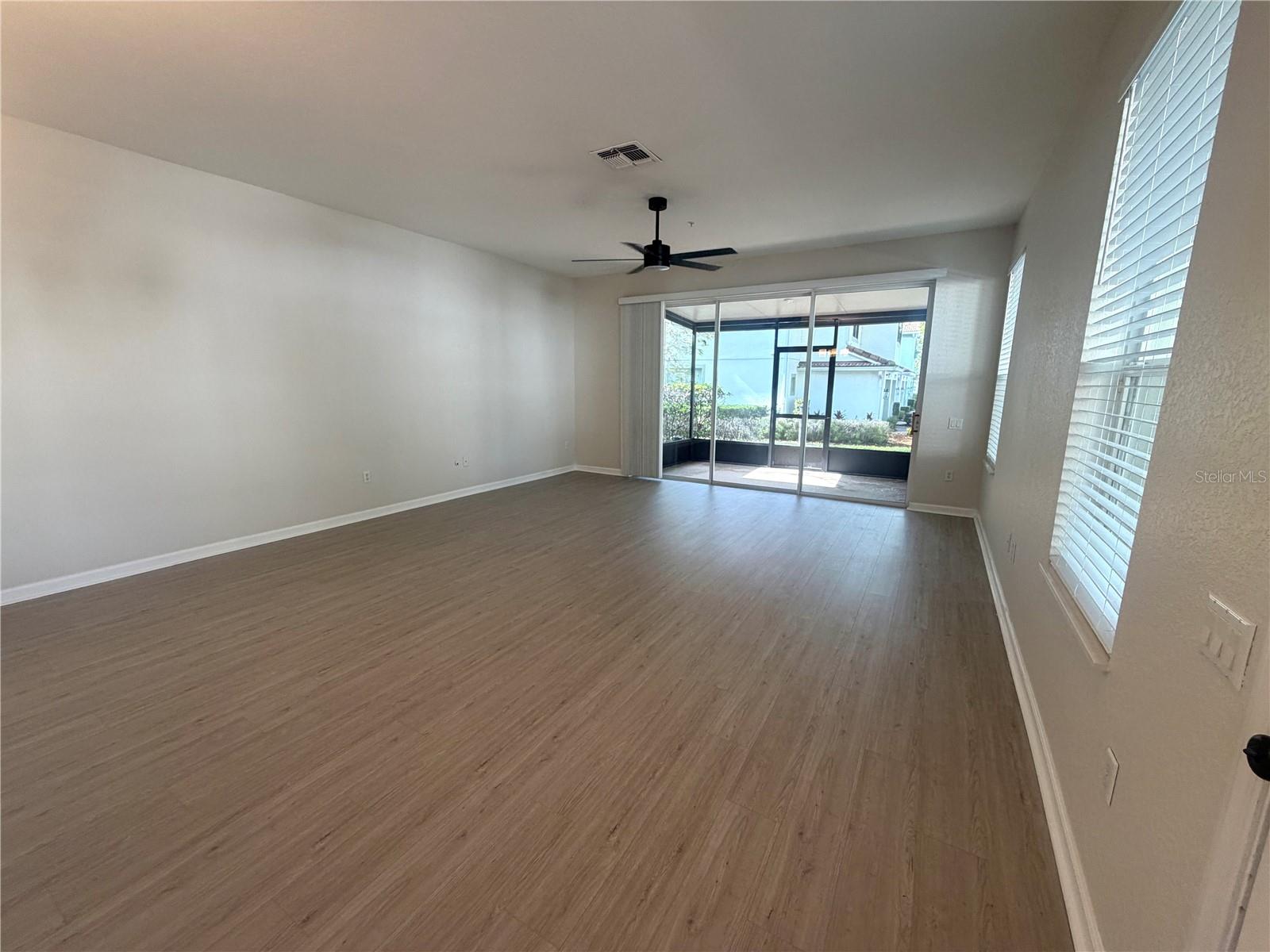 VISTAS/PHILLIPS COMMONS - Residential Lease