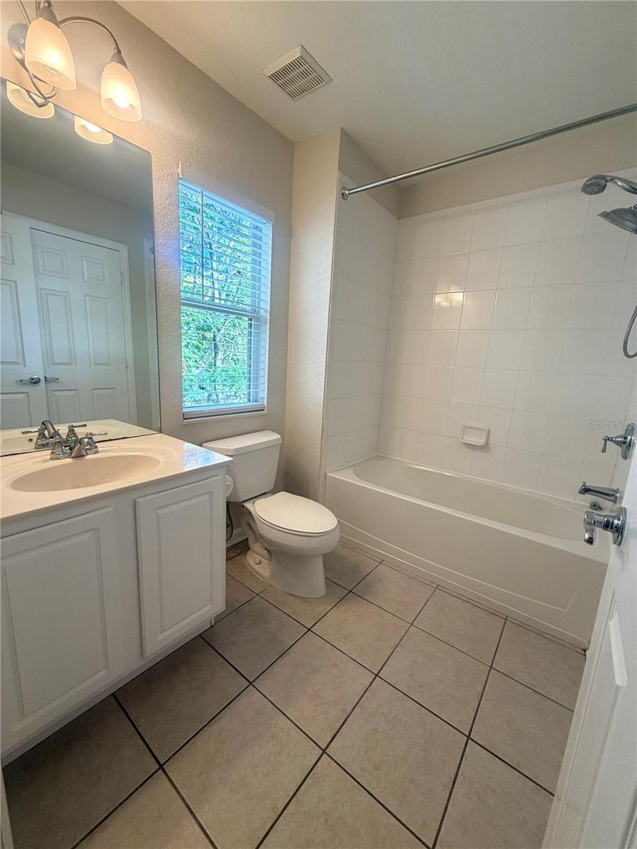 VISTAS/PHILLIPS COMMONS - Residential Lease