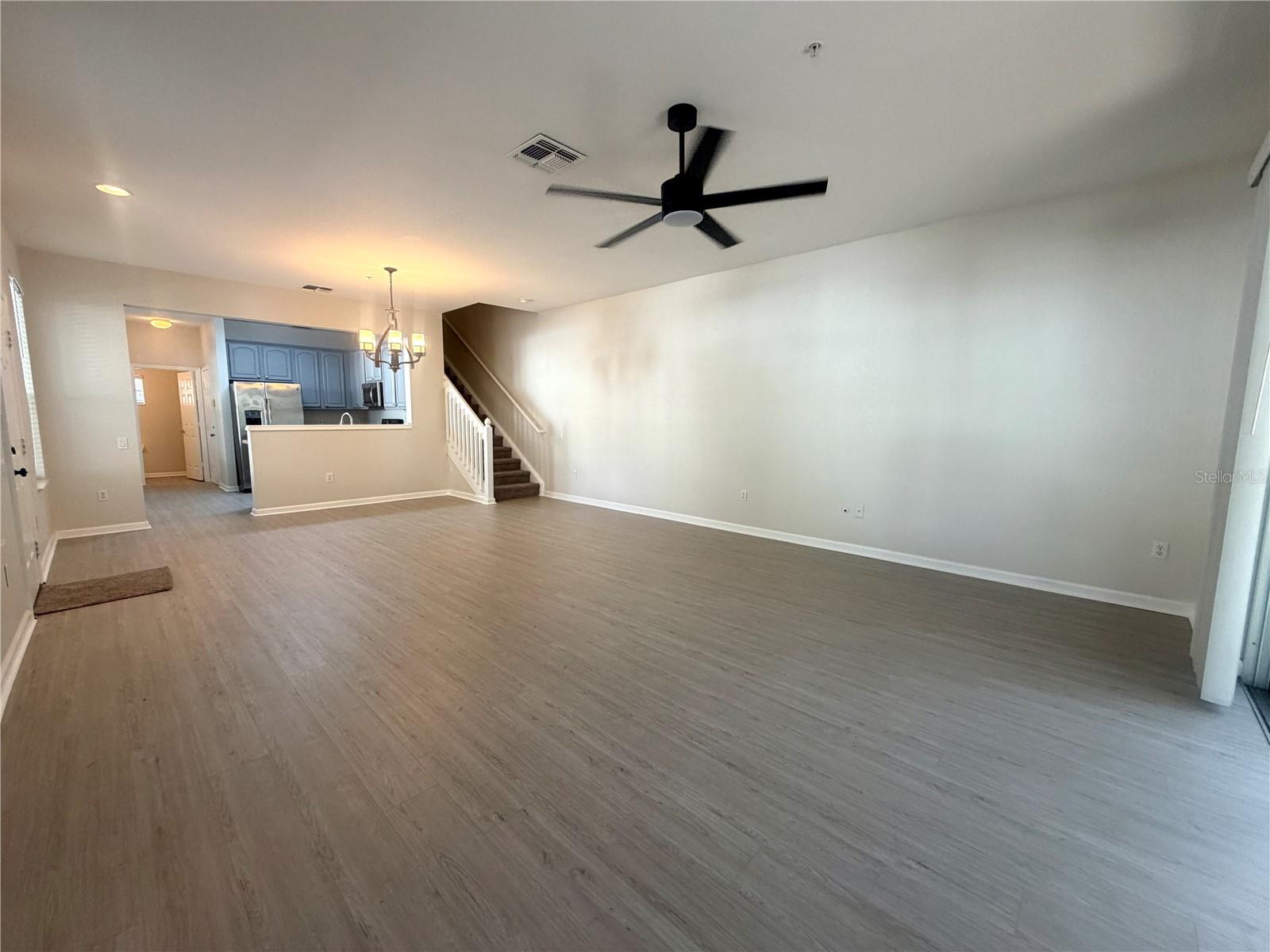 VISTAS/PHILLIPS COMMONS - Residential Lease