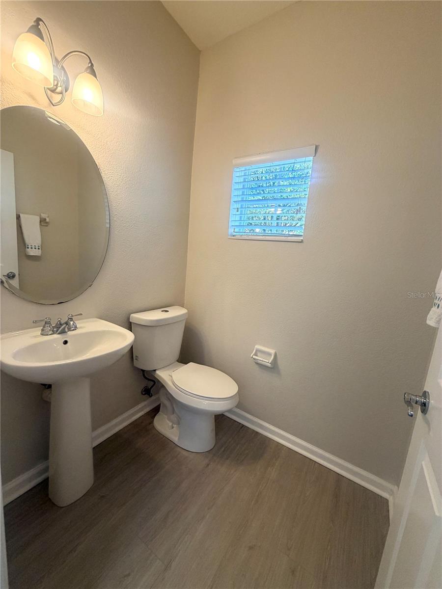 VISTAS/PHILLIPS COMMONS - Residential Lease