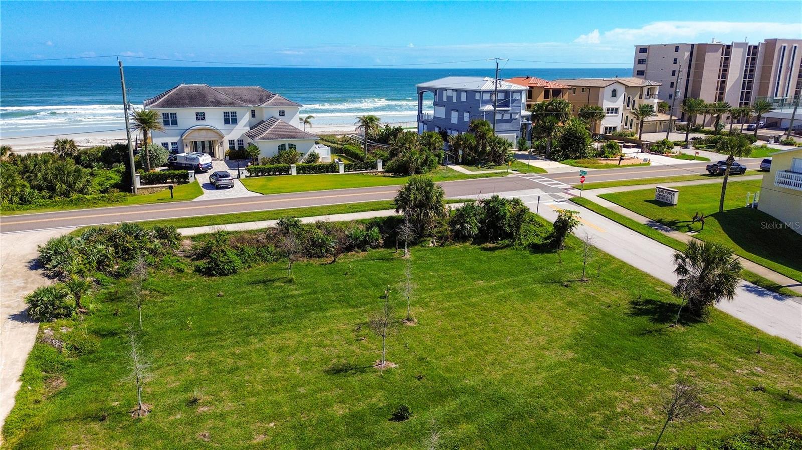 LIGHTHOUSE SHORES - Residential