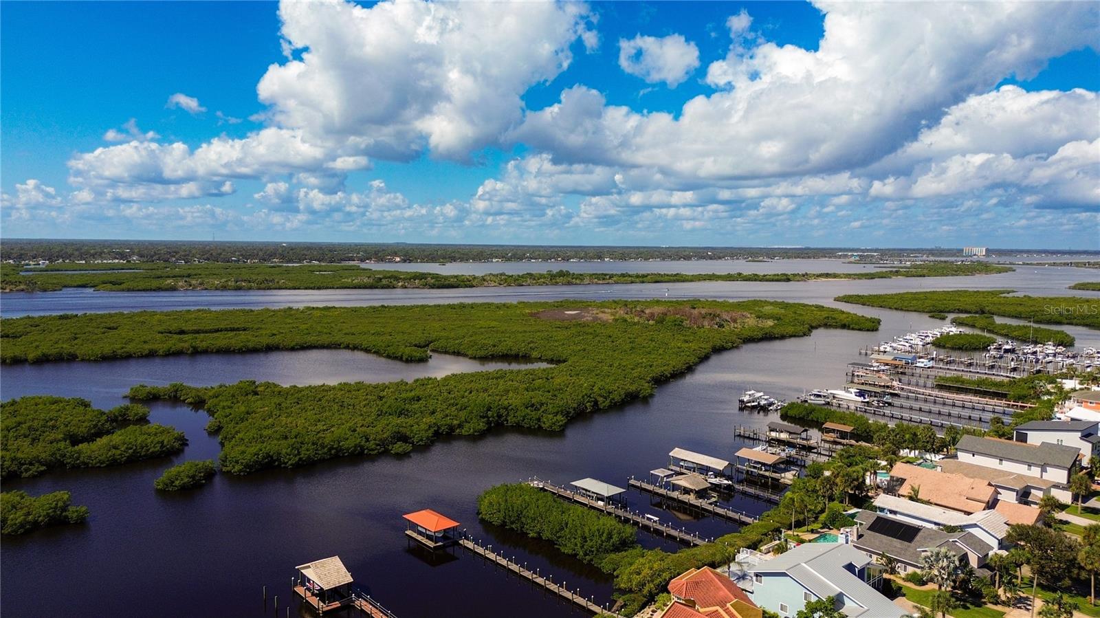 LIGHTHOUSE SHORES - Residential