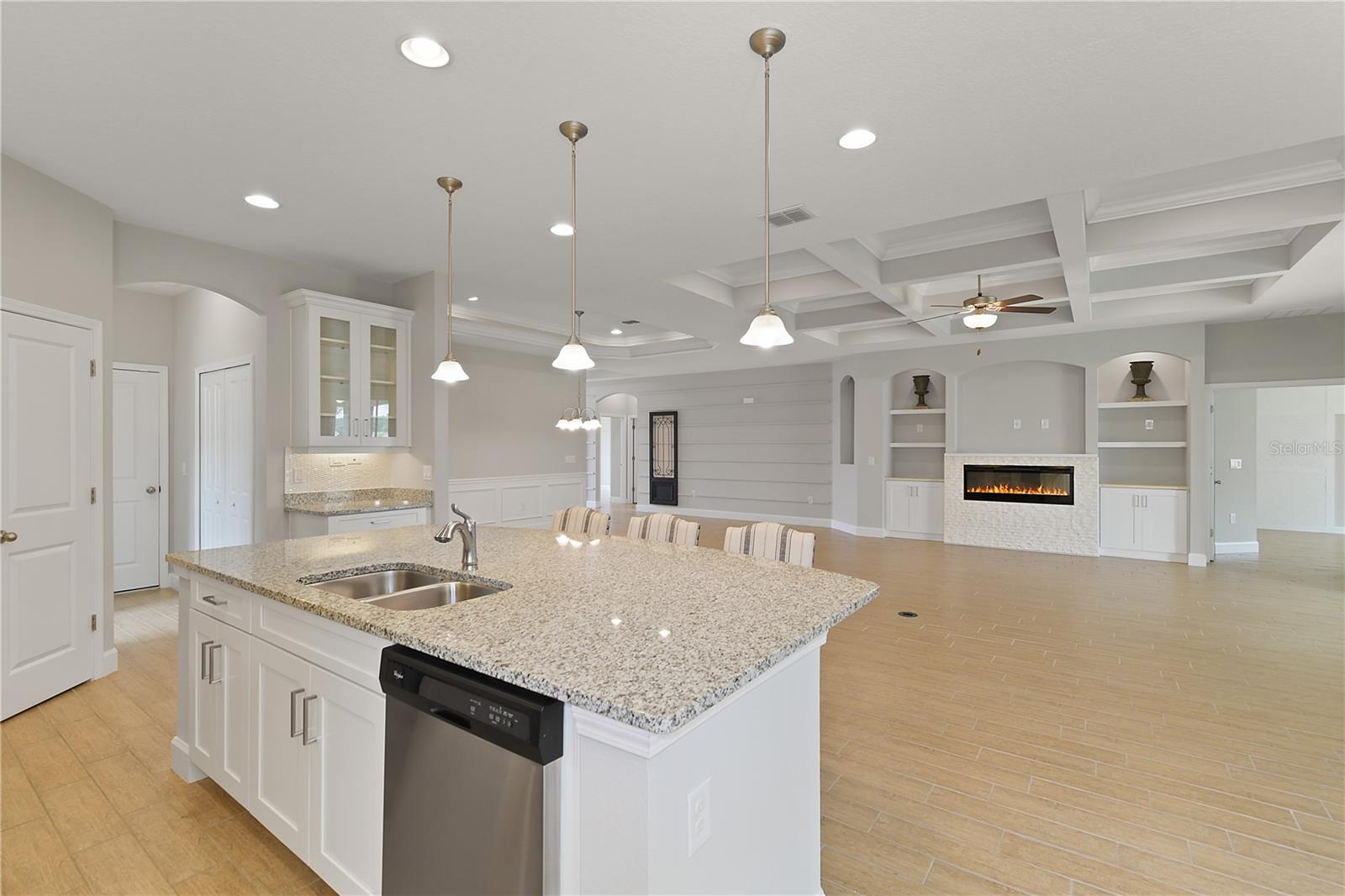 VENEZIA SOUTH - Residential Lease
