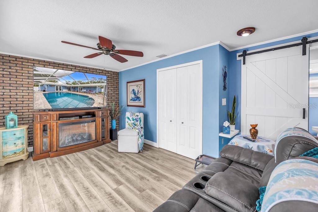 COLLEGE HILL ESTATES - Residential