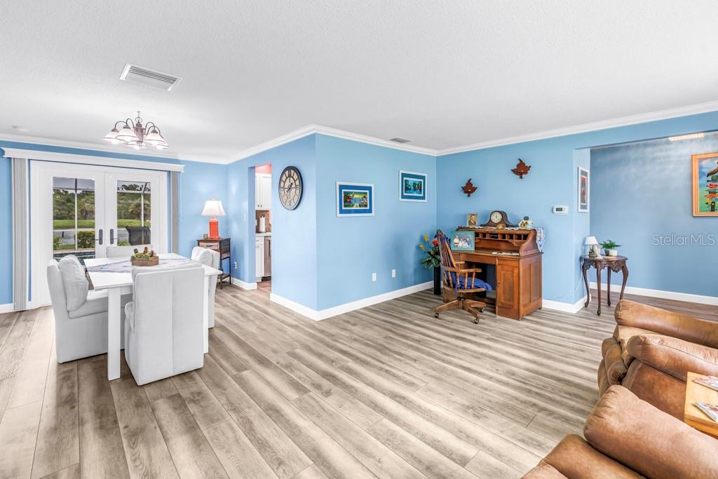 COLLEGE HILL ESTATES - Residential