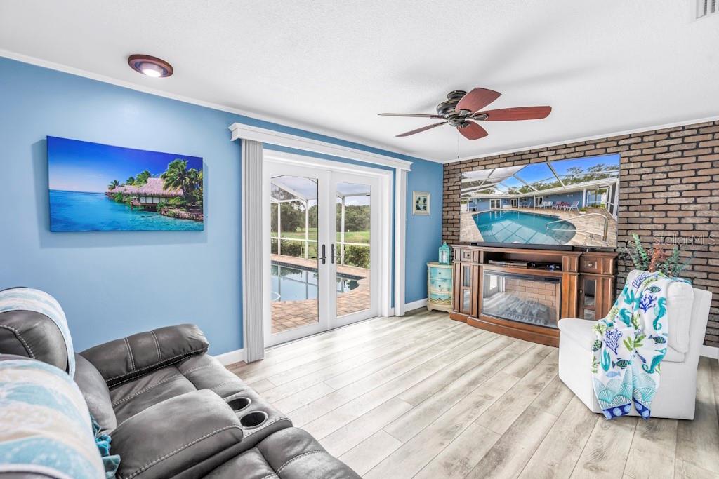 COLLEGE HILL ESTATES - Residential