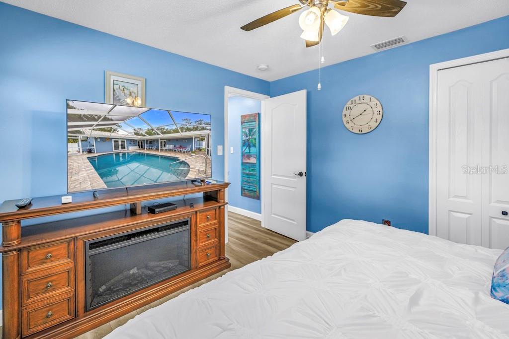 COLLEGE HILL ESTATES - Residential