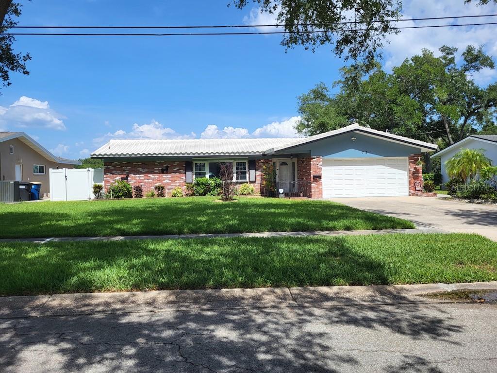 COLLEGE HILL ESTATES - Residential