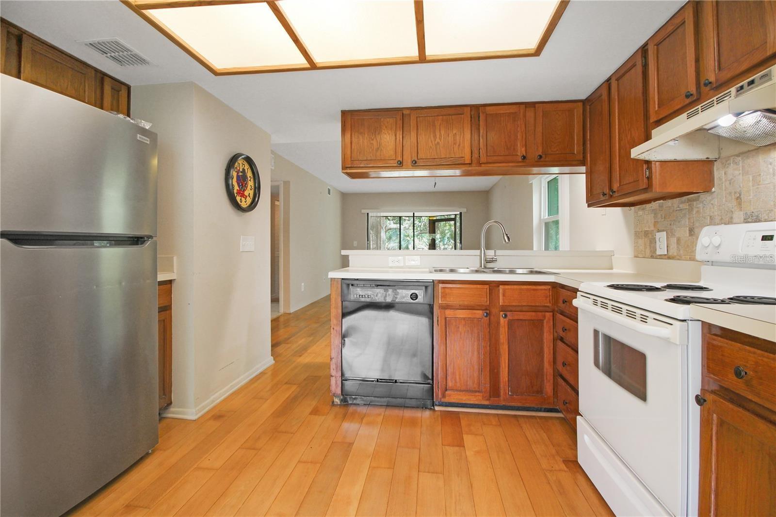 EAST LAKE WOODLANDS WOODLAKE RUN - Residential Lease