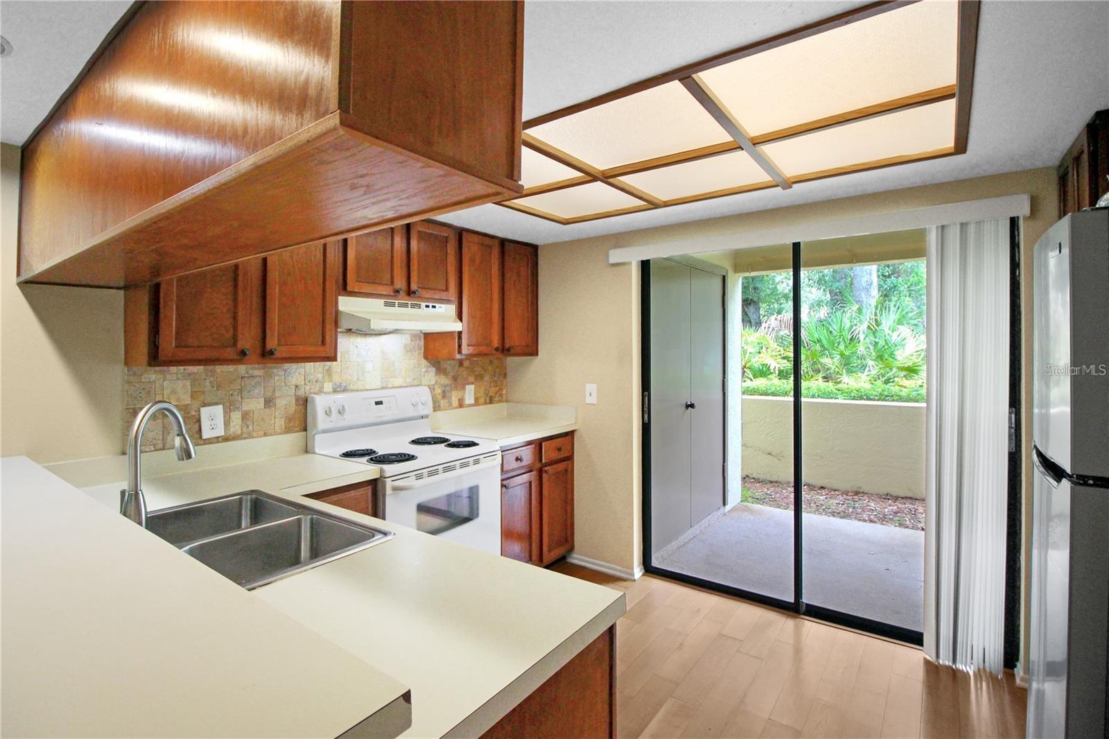 EAST LAKE WOODLANDS WOODLAKE RUN - Residential Lease